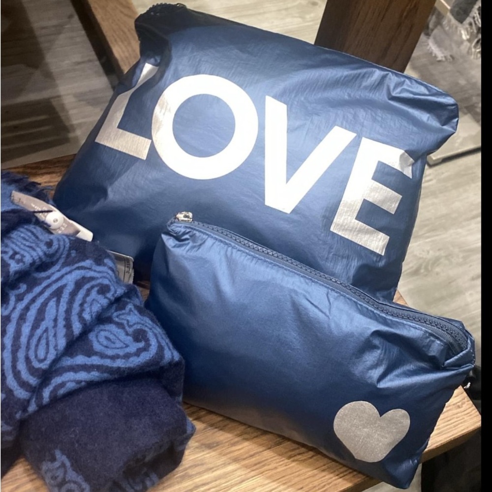 NWOT~Blue LOVE Pouch Set